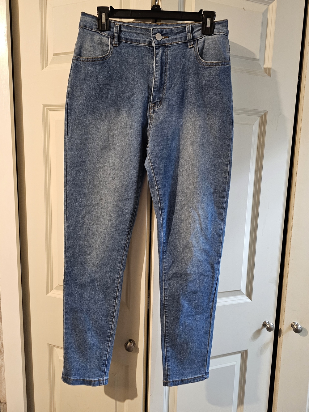 SHEIN Wo Men's Slim Straight Jeans in Medium Blue Wash Large